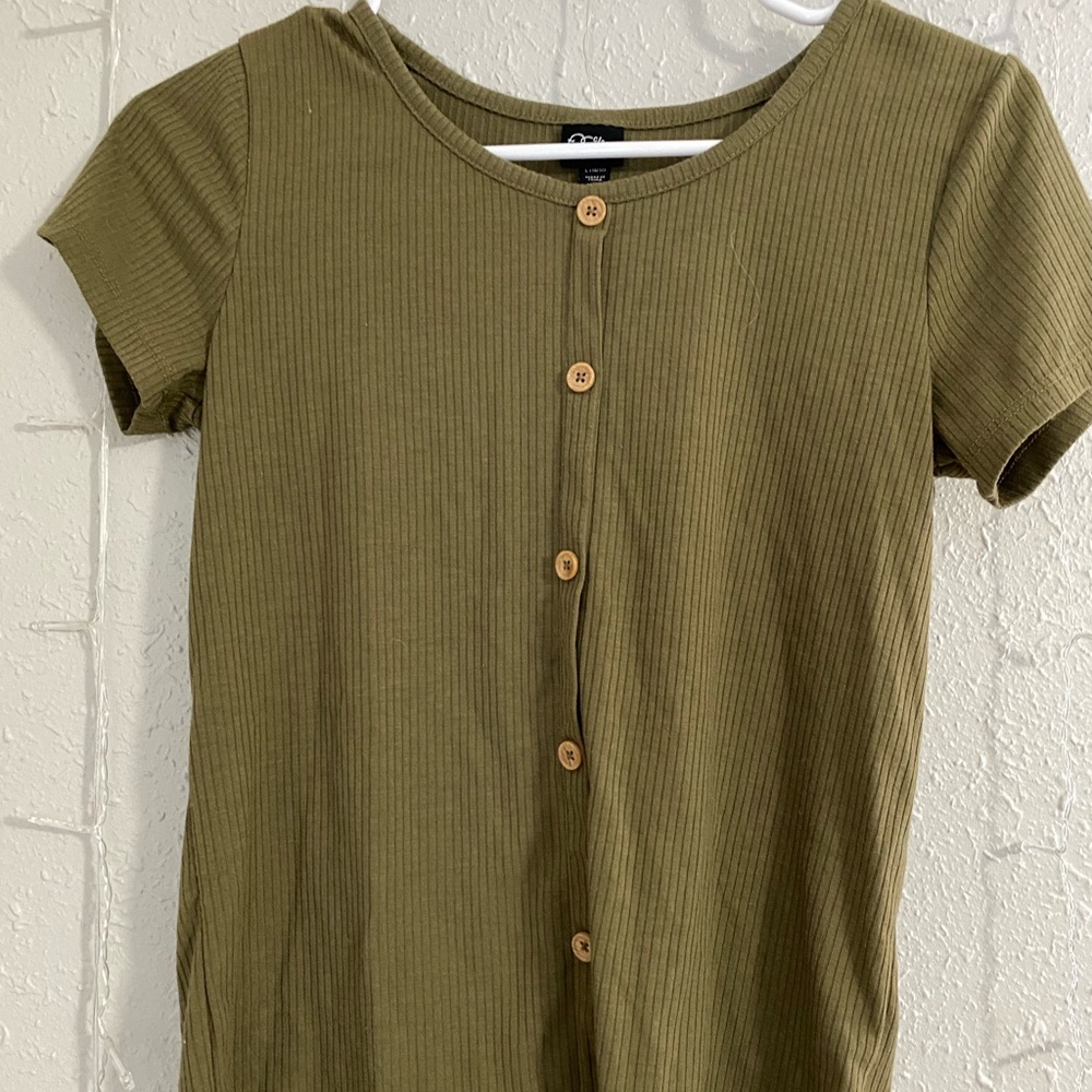 Green tee shirt